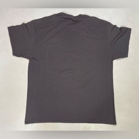 Elvis 45 Graceland 2022 Graphic T-shirt Men XL Gray Short Sleeve Music - Picture 3 of 5